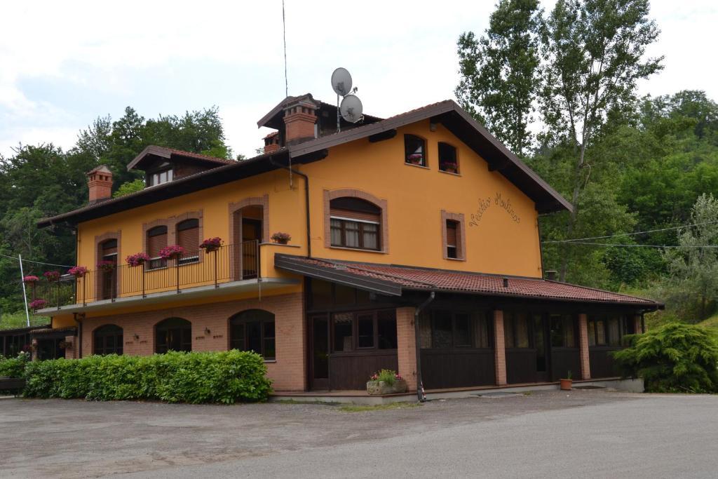 Bed and Breakfast Trattoria Vecchio Mulino à Niella Tanaro Extérieur photo